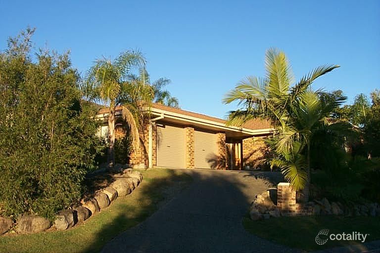 8 Whitewood Pl, Arana Hills, QLD 4054