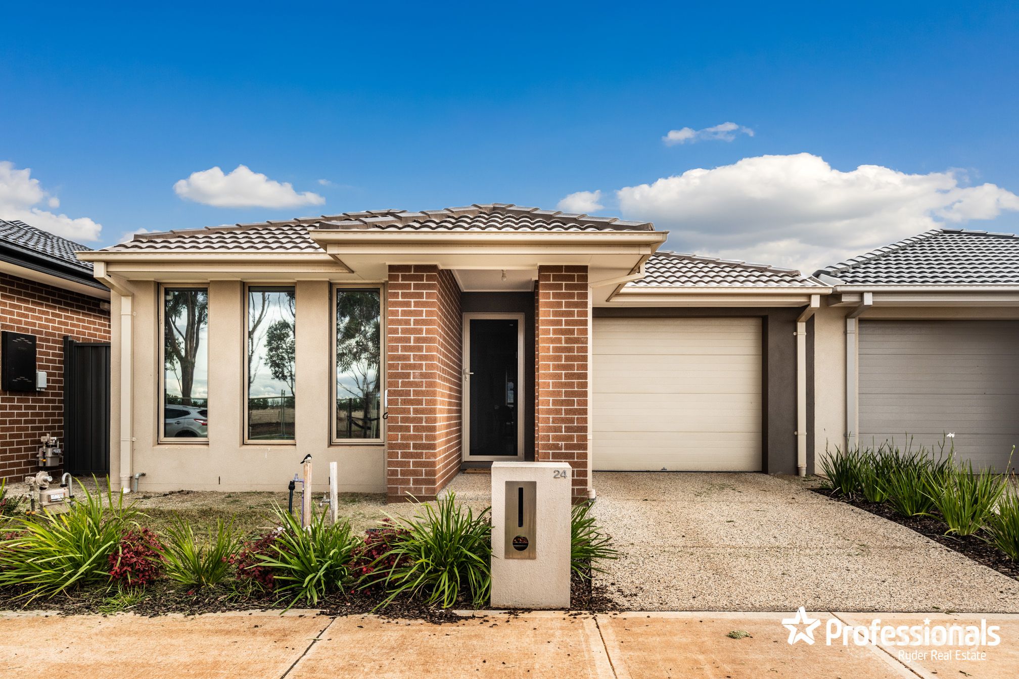 24 Knebworth Dr, Strathtulloh, VIC 3338