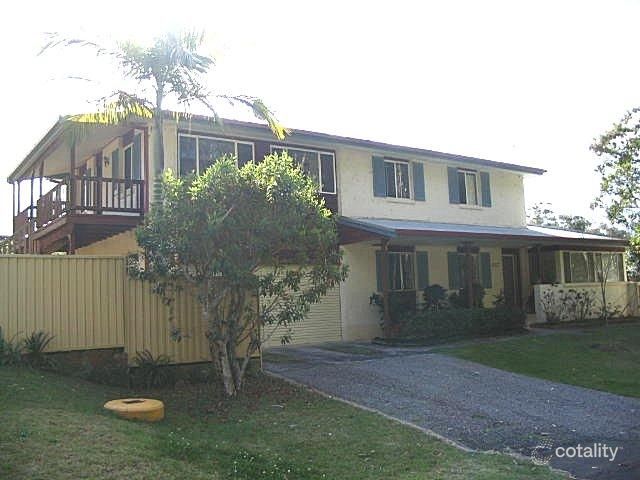 2 Lakewood Ave, Green Point, NSW 2251