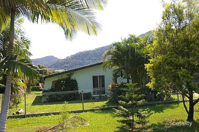 171 Swallow St, Mooroobool, QLD 4870
