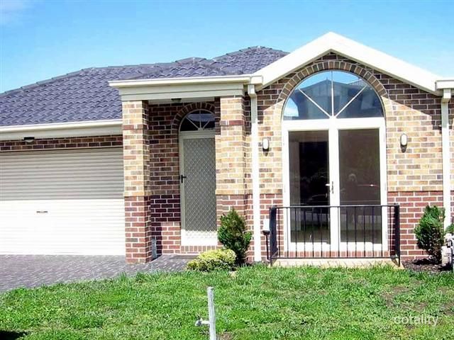 29 John Fisher Dr, Berwick, VIC 3806