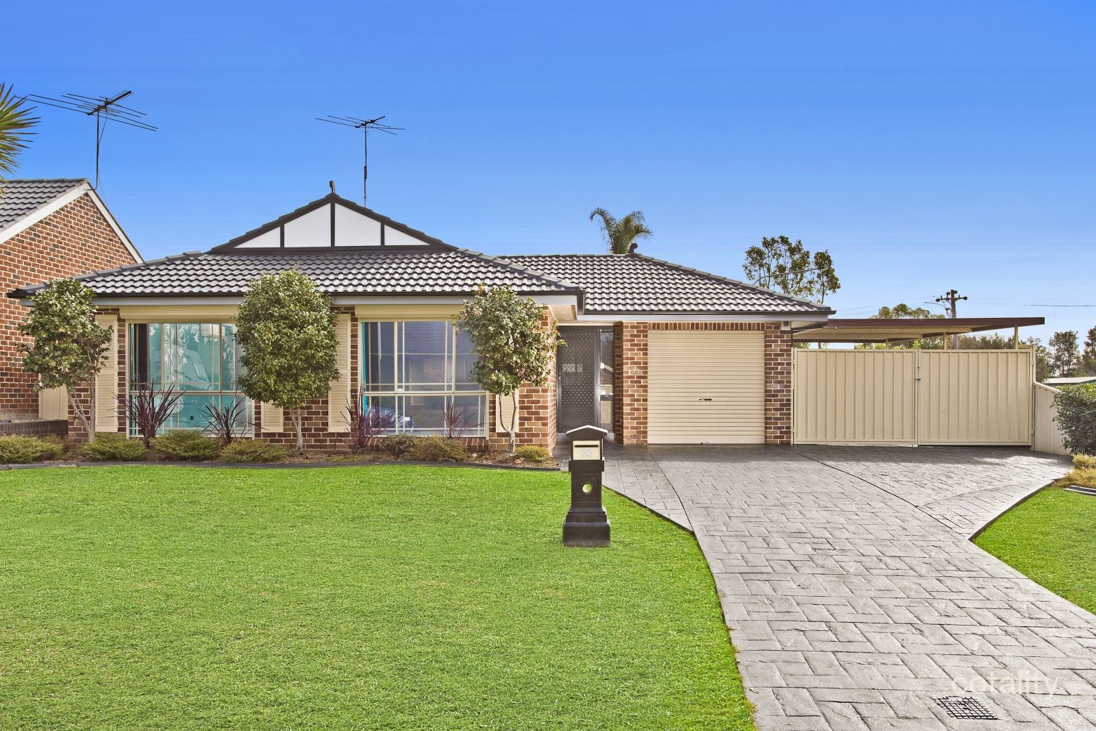 33 Harwood Cct, Glenmore Park, NSW 2745