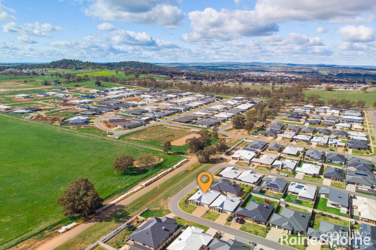 1/13 Cunjegong Loop, Gobbagombalin, NSW 2650
