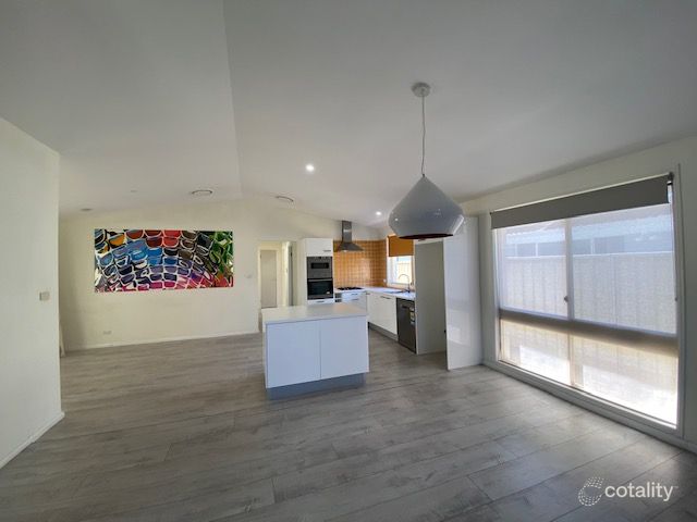 6 Henze Cres, Claremont Meadows, NSW 2747
