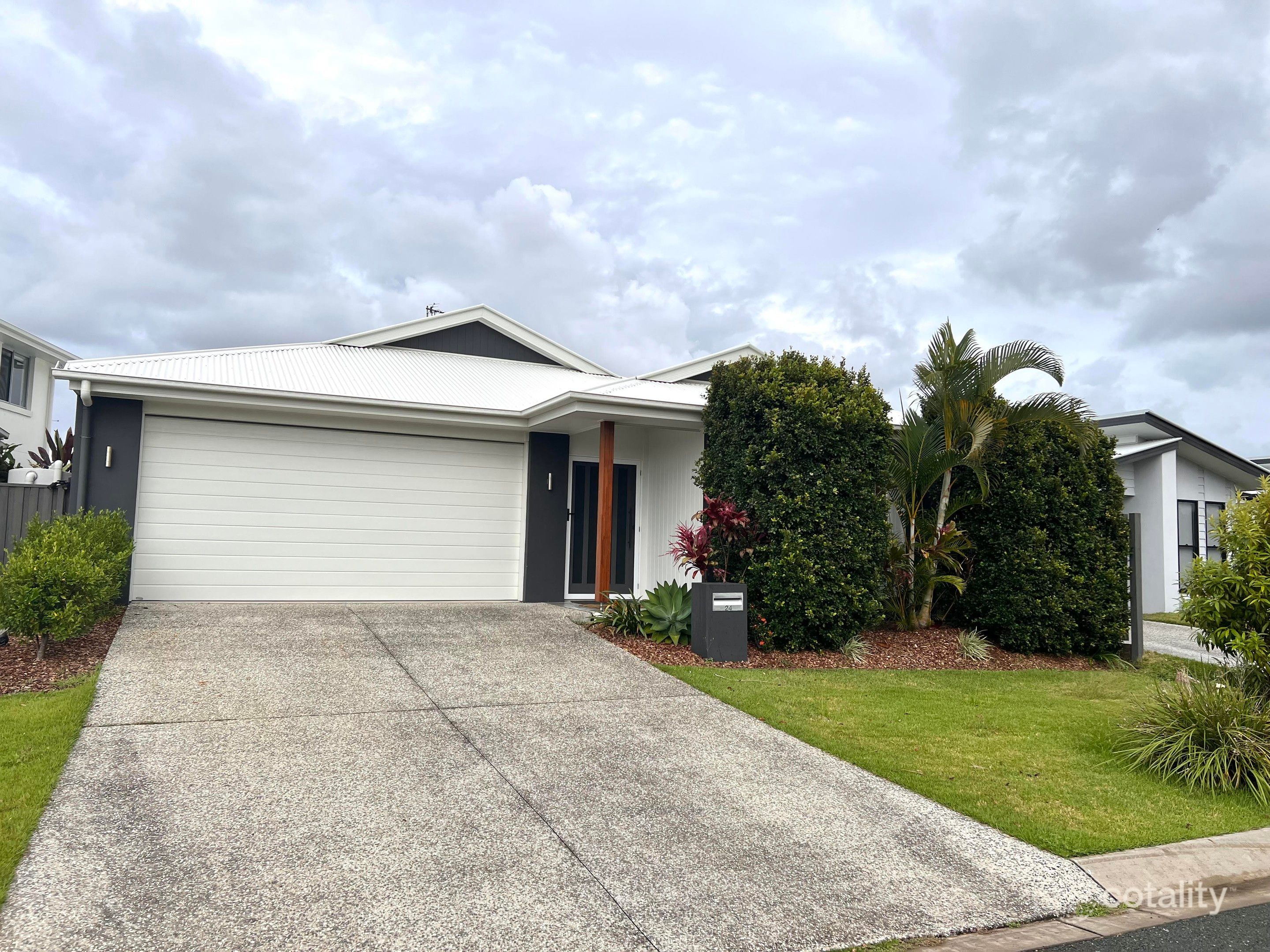 24 Stone Cres, Baringa, QLD 4551