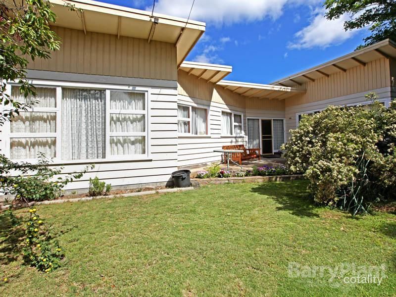 10 Highview Pde, Hamlyn Heights, VIC 3215