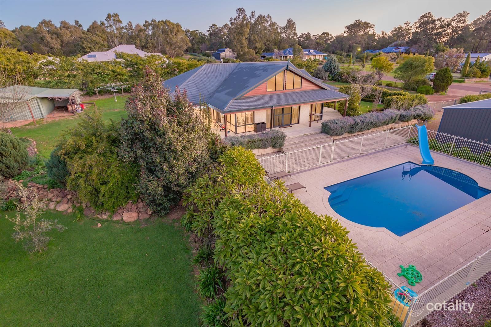 13 Cartland Ct, Bedfordale, WA 6112