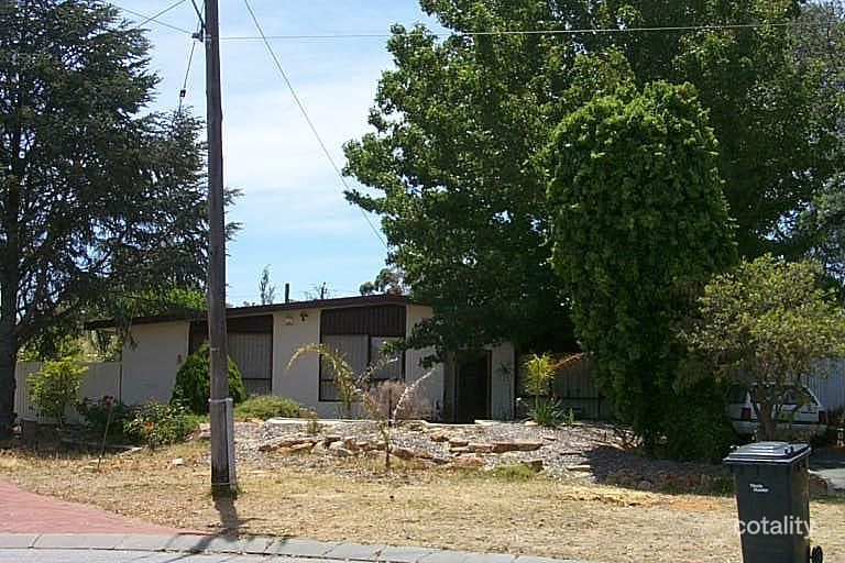 27 Banksia Rd, Camillo, WA 6111