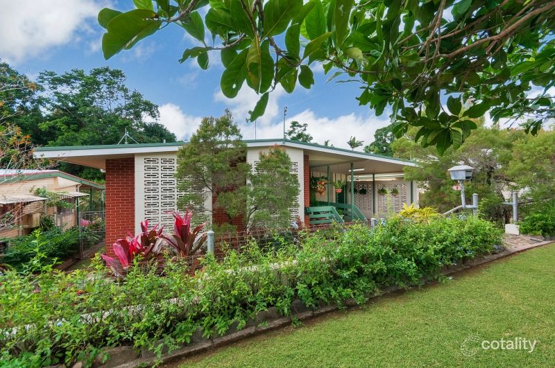 4 Mchugh Cres, Whitfield, QLD 4870