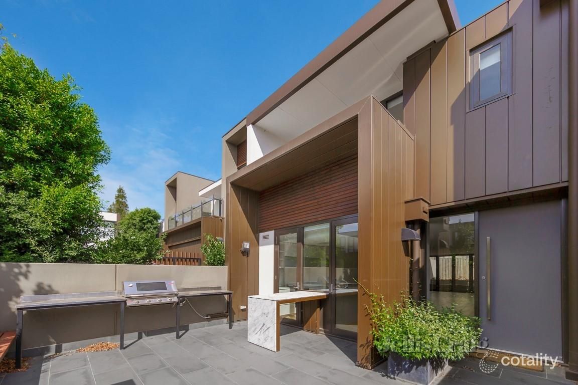 17 Pin Oak Ct, Canterbury, VIC 3126