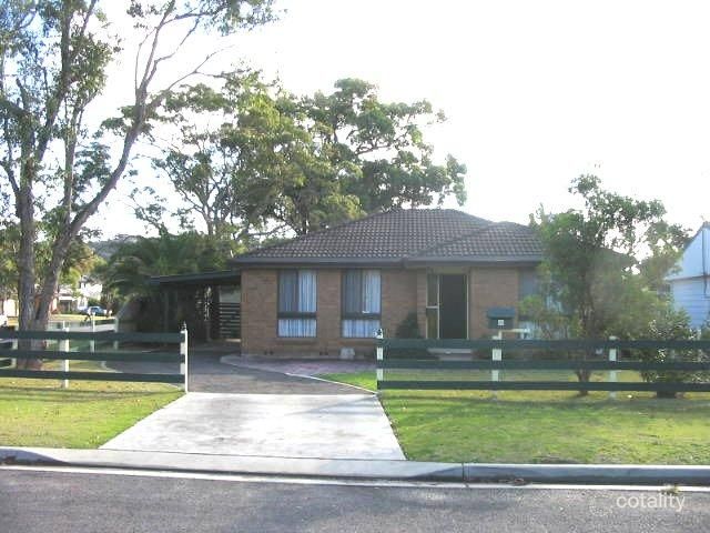 2 Laguna Pde, Berkeley Vale, NSW 2261