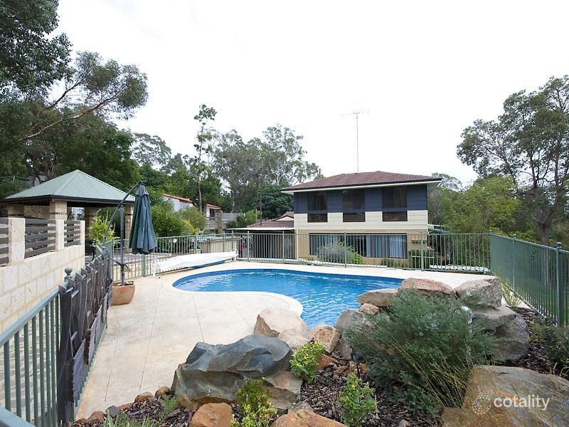 16 Stirling Rd, Greenmount, WA 6056