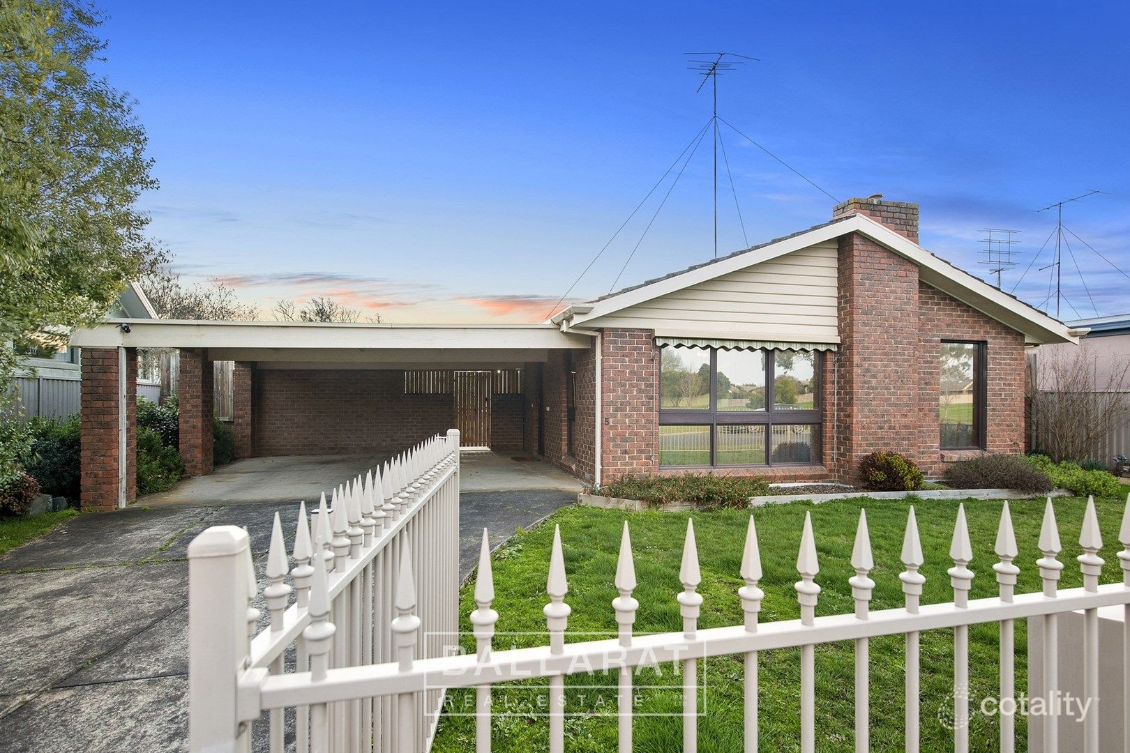5 Shaw Ave, Wendouree, VIC 3355