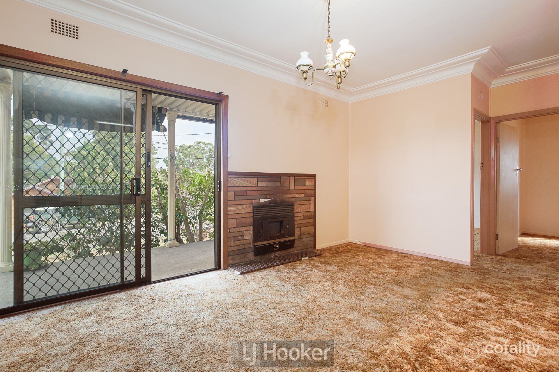 6 Lake Rd, Fennell Bay, NSW 2283