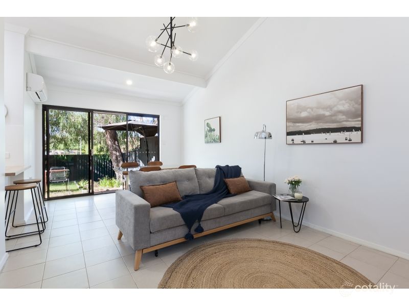 8/6 Mount Henry Rd, Como, WA 6152