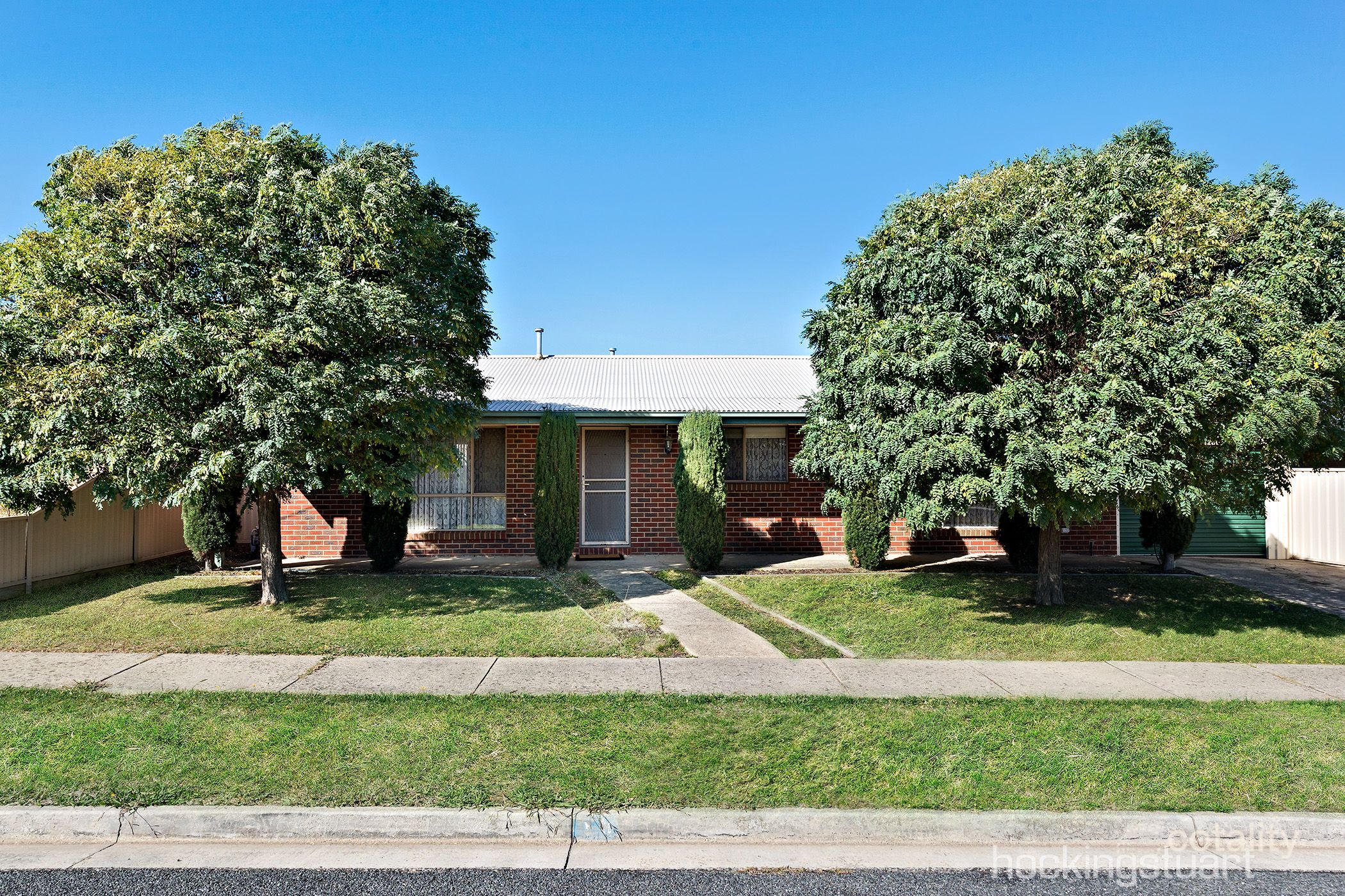 16 Lawrence St, Sebastopol, VIC 3356