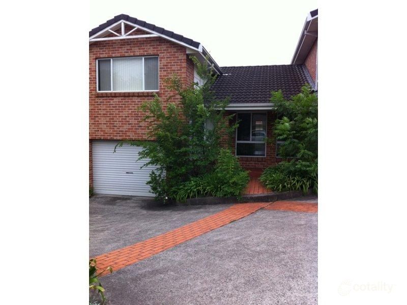 2/2 Arkell Dr, Figtree, NSW 2525