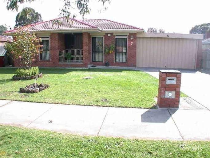 7 Farrer Cl, Cranbourne, VIC 3977