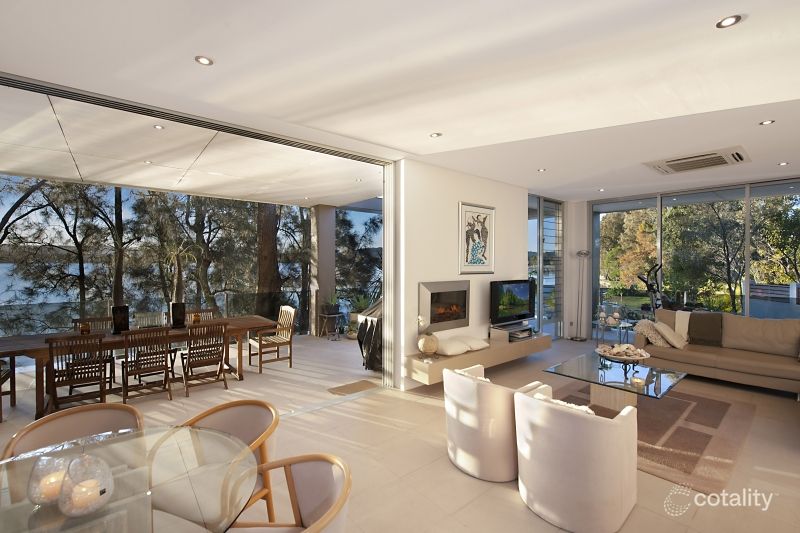 297 Avoca Dr, Green Point, NSW 2251