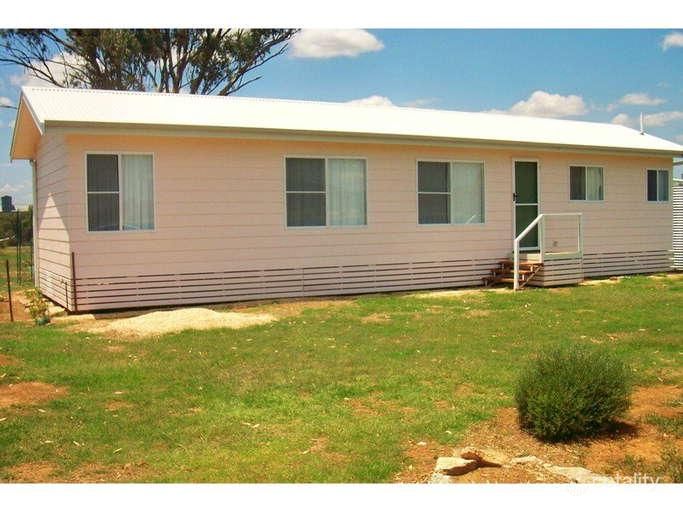 8 King St, Duri, NSW 2344