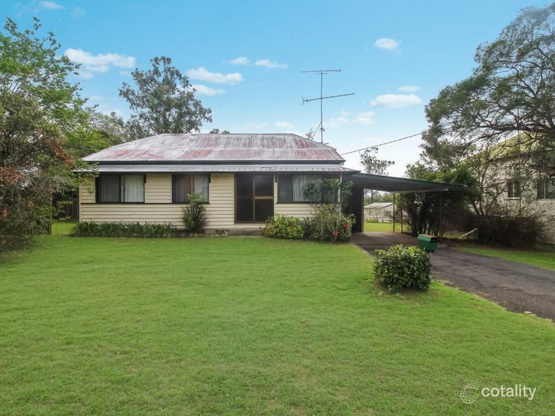 27 Bellambi St, Toogoolawah, QLD 4313