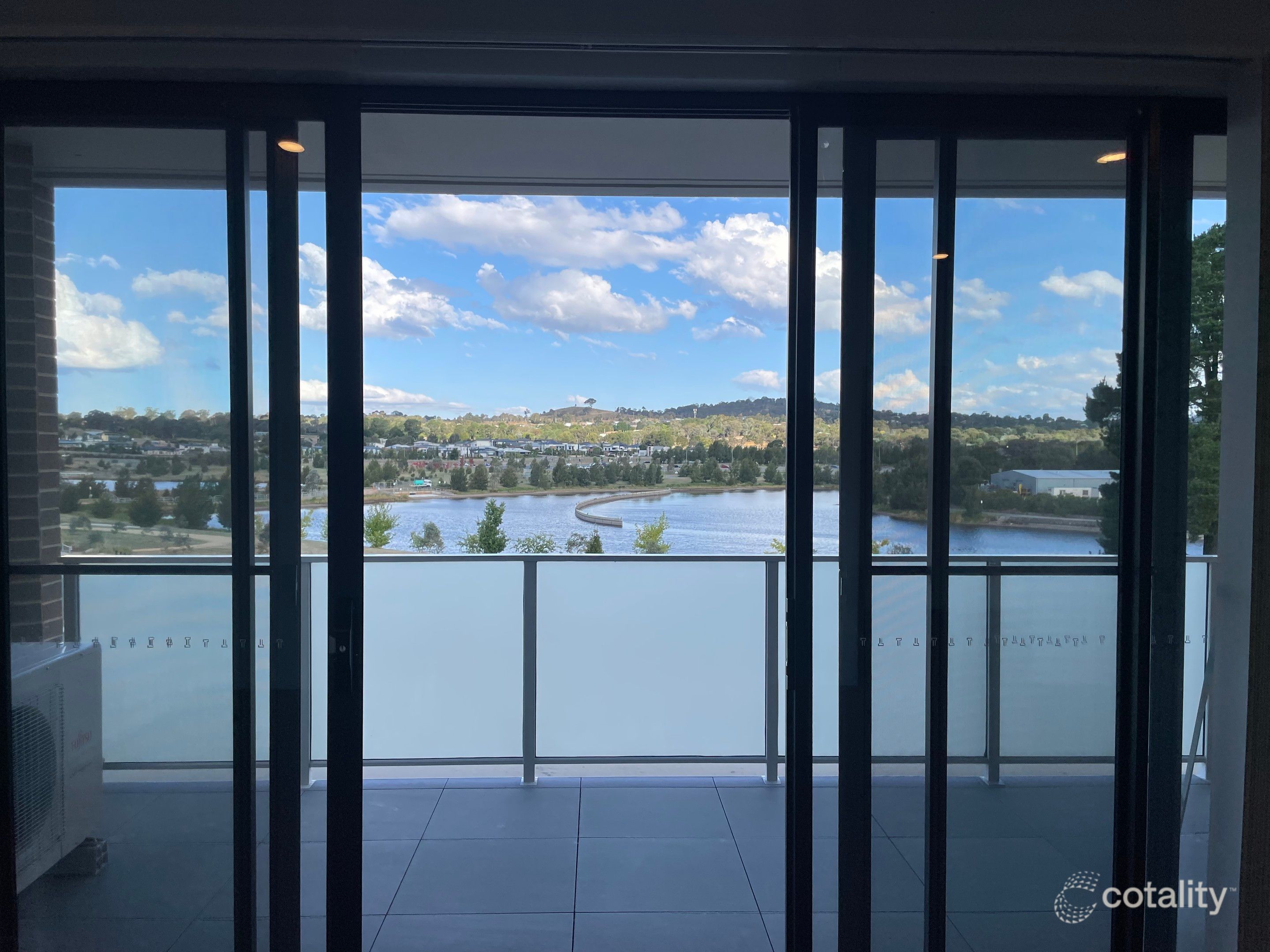 40/2 Woodberry Ave, Coombs, ACT 2611