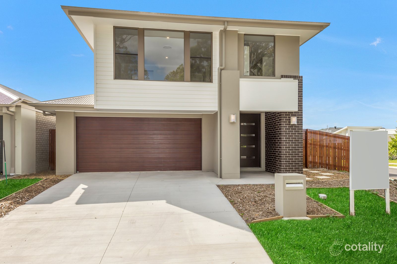 60 Greenview Cct, Arundel, QLD 4214