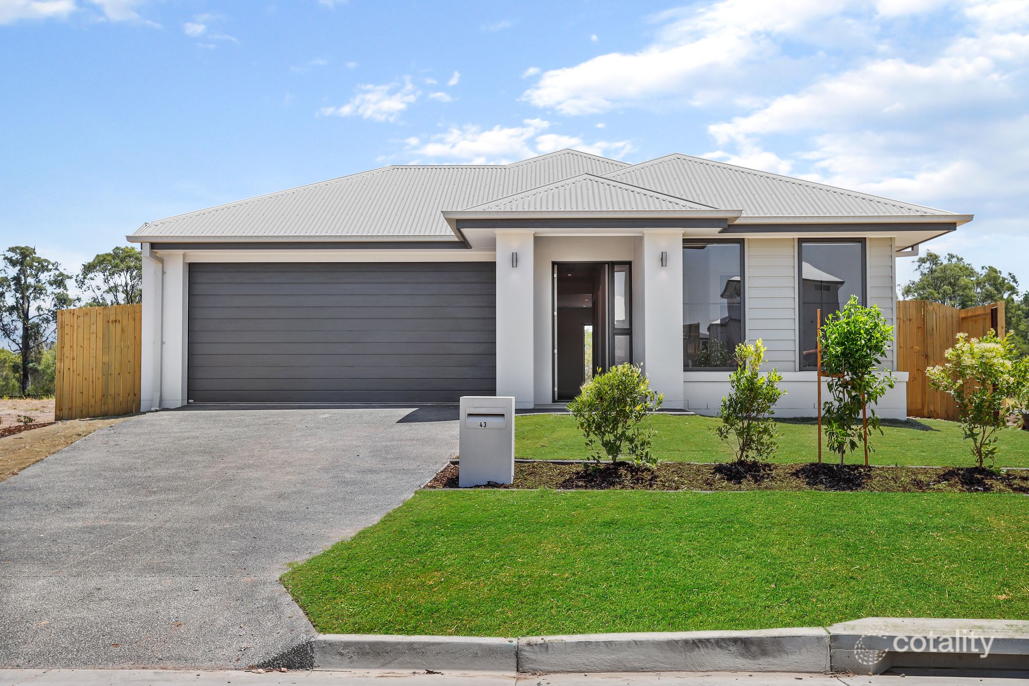 43 Greenview Cct, Arundel, QLD 4214