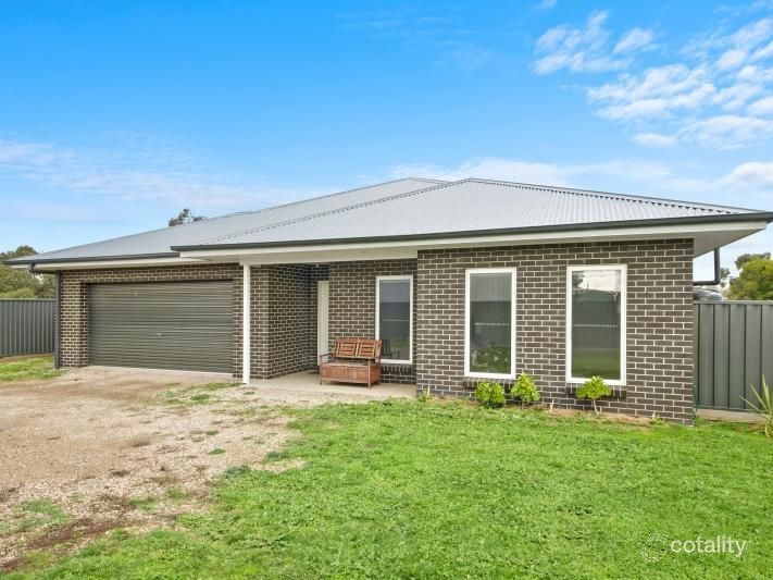 5a Clarke St, Miners Rest, VIC 3352
