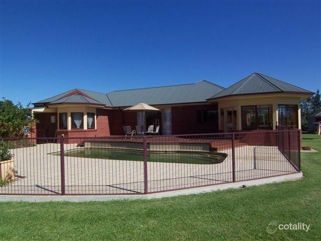 18 Mancini Dr, Lake Wyangan, NSW 2680