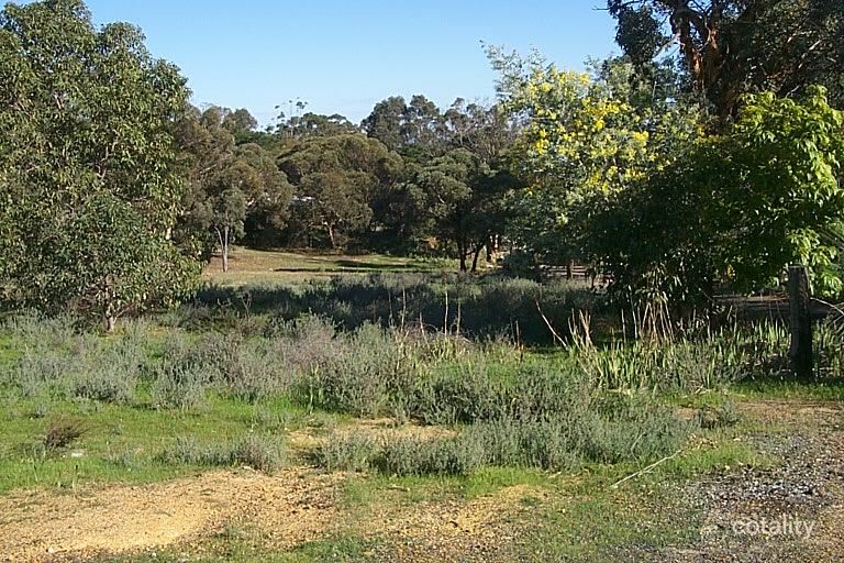 15 Throssell Rd, Greenmount, WA 6056