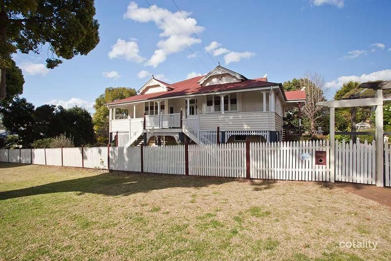10 Gladstone St, Newtown, QLD 4350
