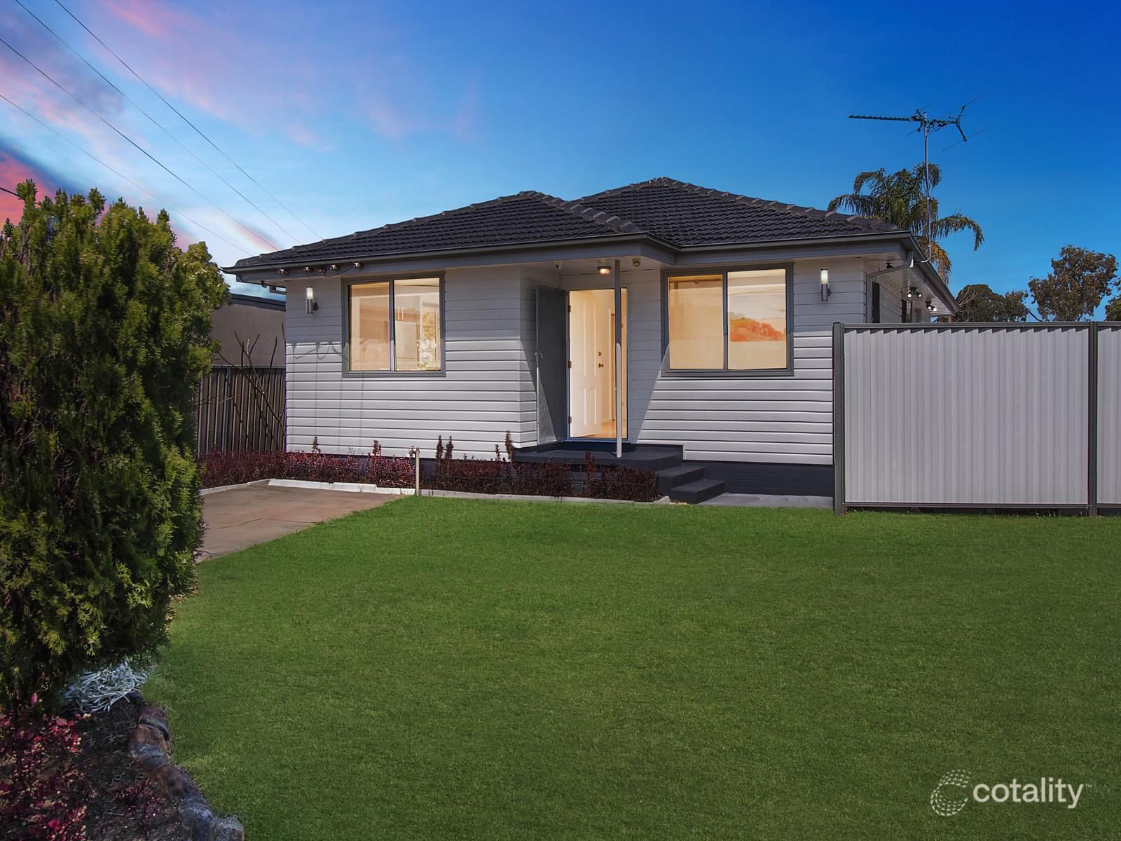 4 Clingan Ave, Lurnea, NSW 2170