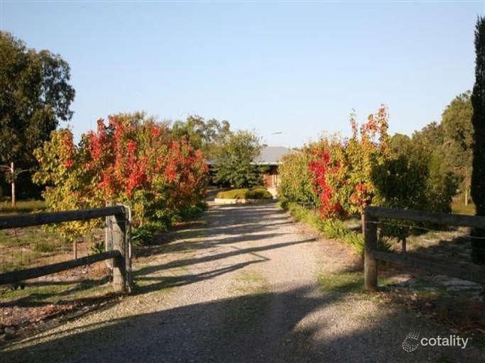 33 Holmes Rd, Oakford, WA 6121