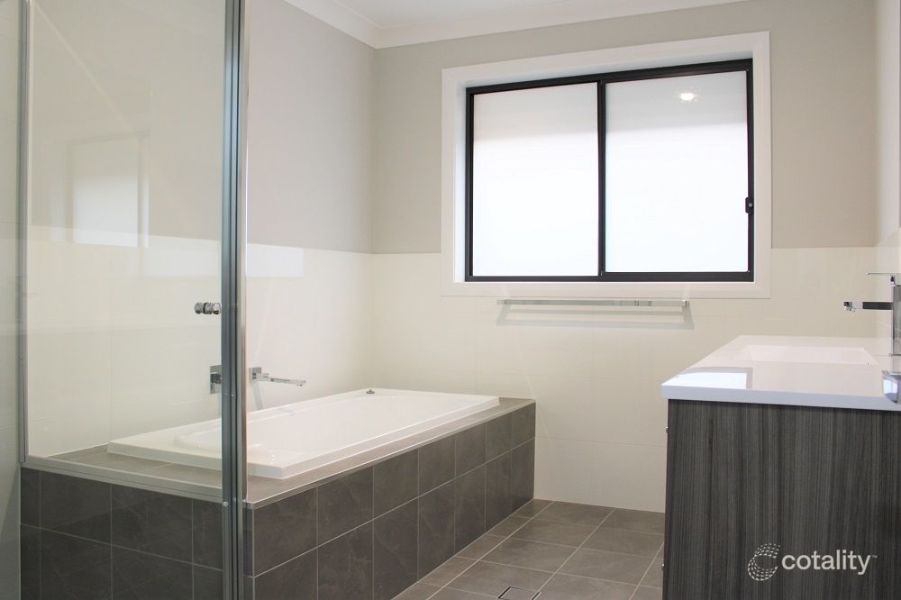 6 Parkinson Rd, Spring Farm, NSW 2570