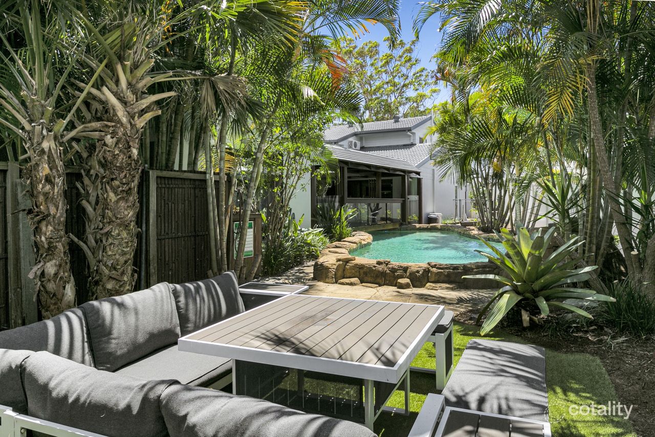 4 River Cres, Broadbeach Waters, QLD 4218