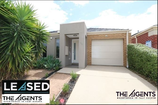 2/8 Bridlepath Dr, Truganina, VIC 3029