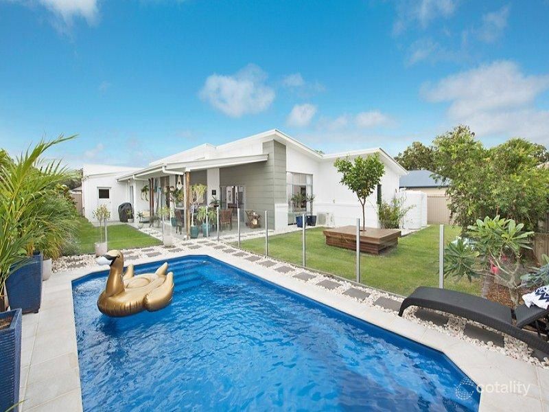 40 Sovereign Cct, Pelican Waters, QLD 4551
