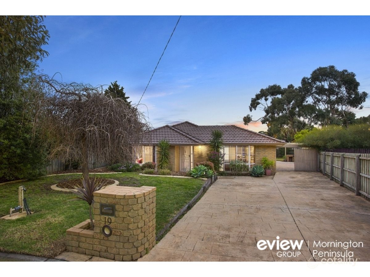 19 Leopold Cres, Hampton Park, VIC 3976