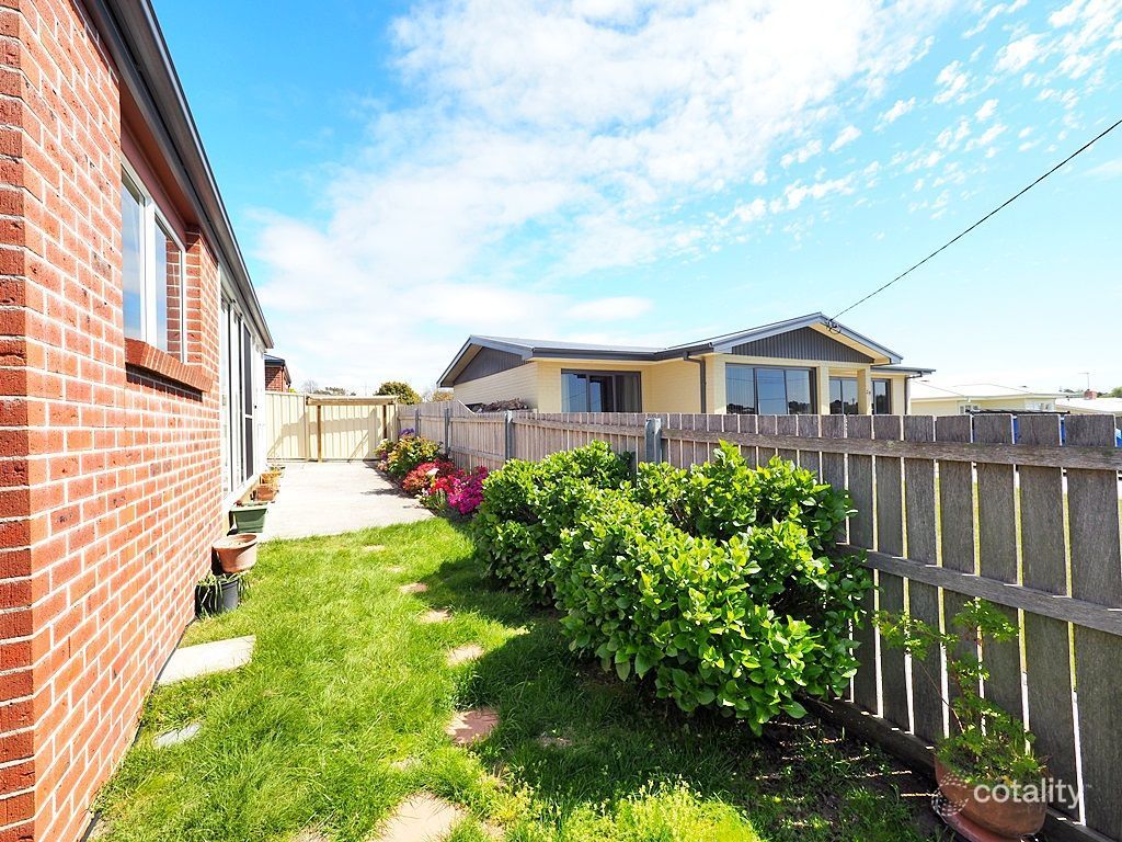 2/30 Middle Rd, Devonport, TAS 7310