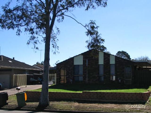 59 Banks Dr, St Clair, NSW 2759