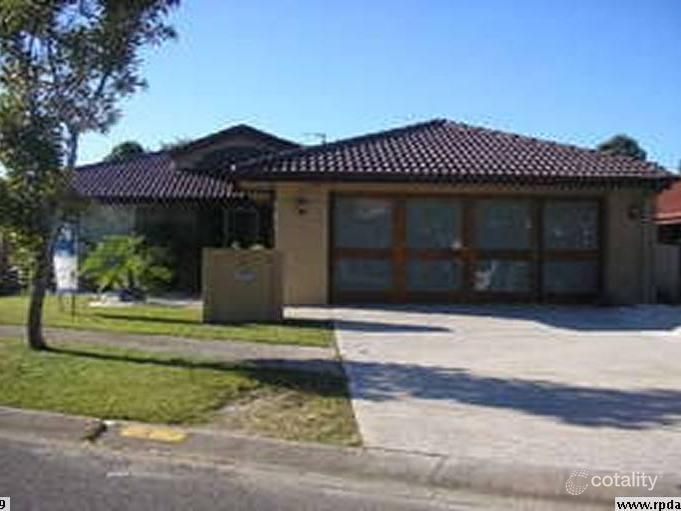 4 Royal Ct, Ashmore, QLD 4214