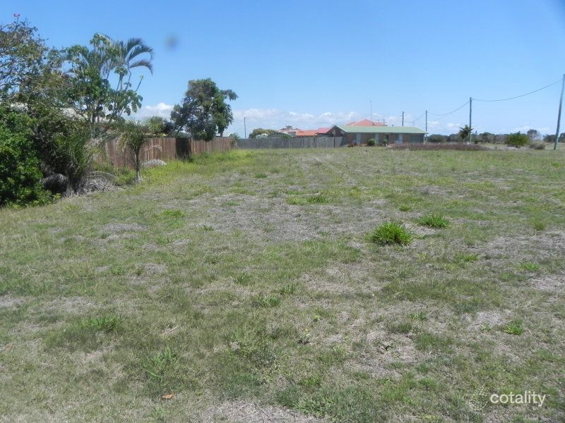 27 Burnett Heads Rd, Burnett Heads, QLD 4670