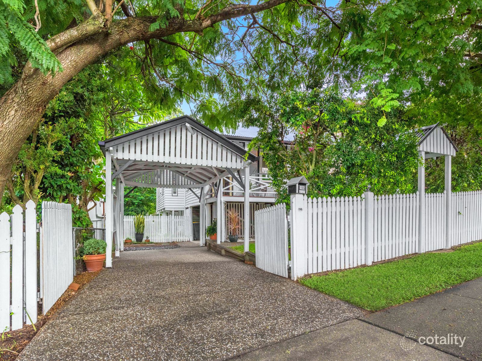 196 Norman Ave, Norman Park, QLD 4170