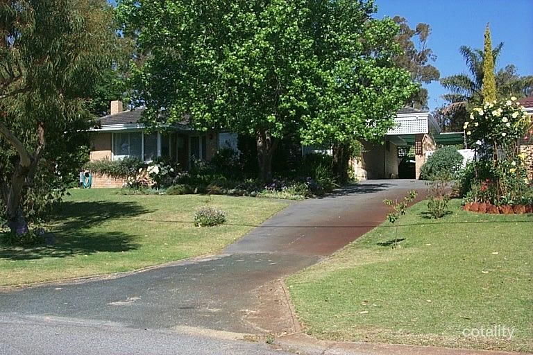 16 Bussell Rd, Wembley Downs, WA 6019