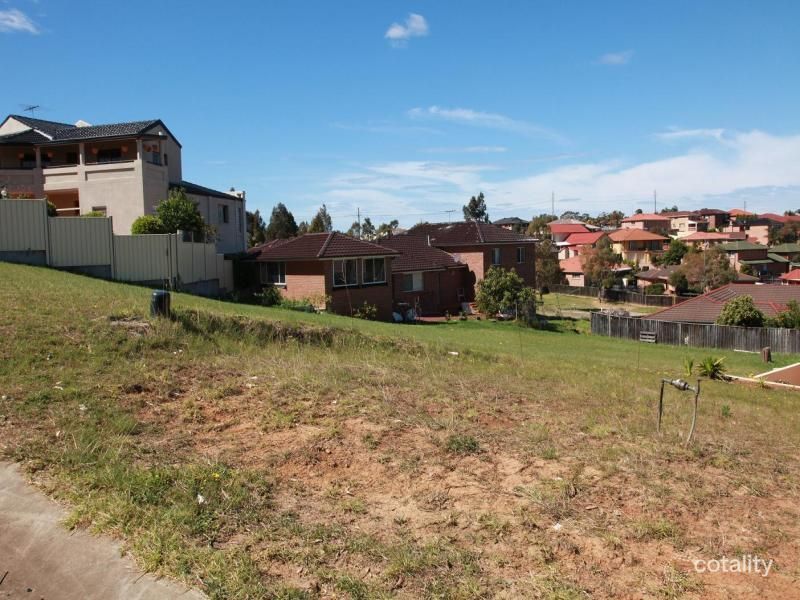 7 Russell Cl, Green Valley, NSW 2168