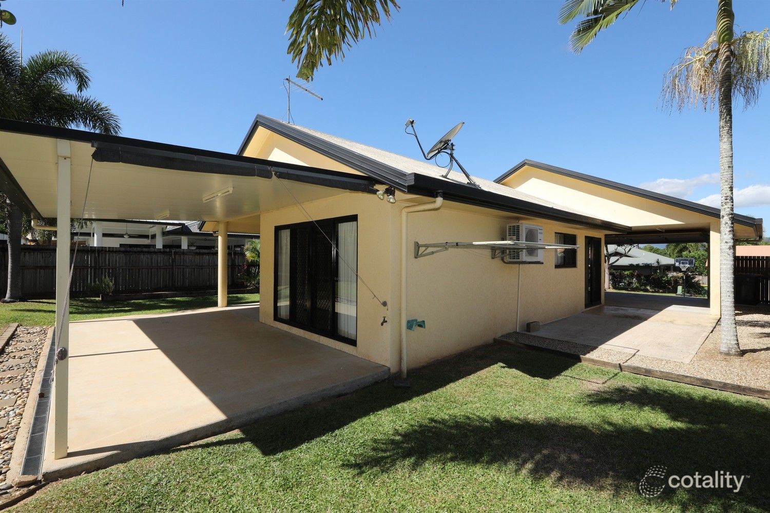 8 Goodhew Cl, Bentley Park, QLD 4869