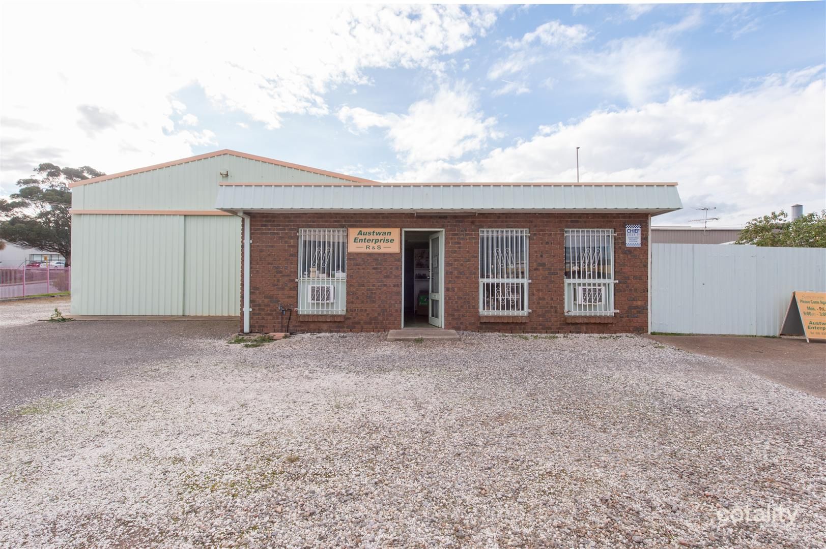 9 Aldenhoven Rd, Lonsdale, SA 5160