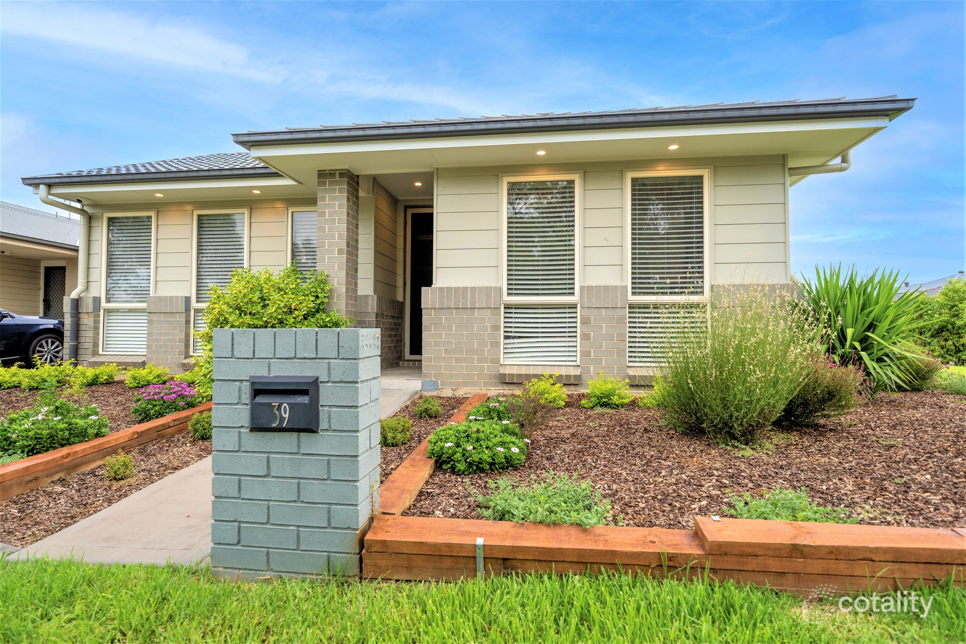 39 Finsbury Cct, Ropes Crossing, NSW 2760