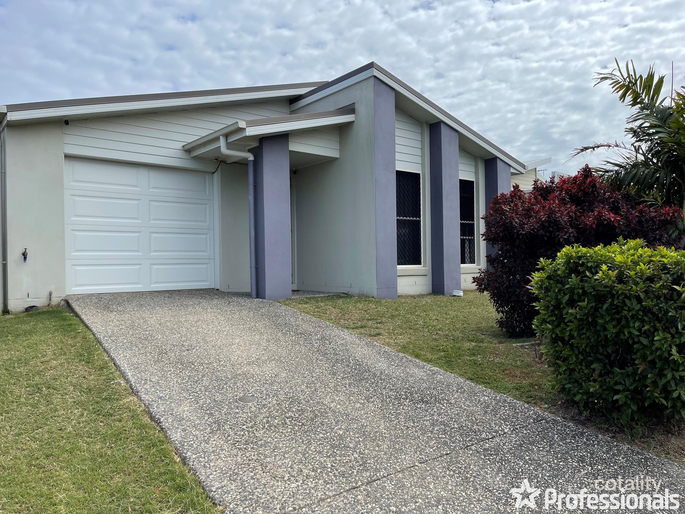 36 Newport Pde, Blacks Beach, QLD 4740